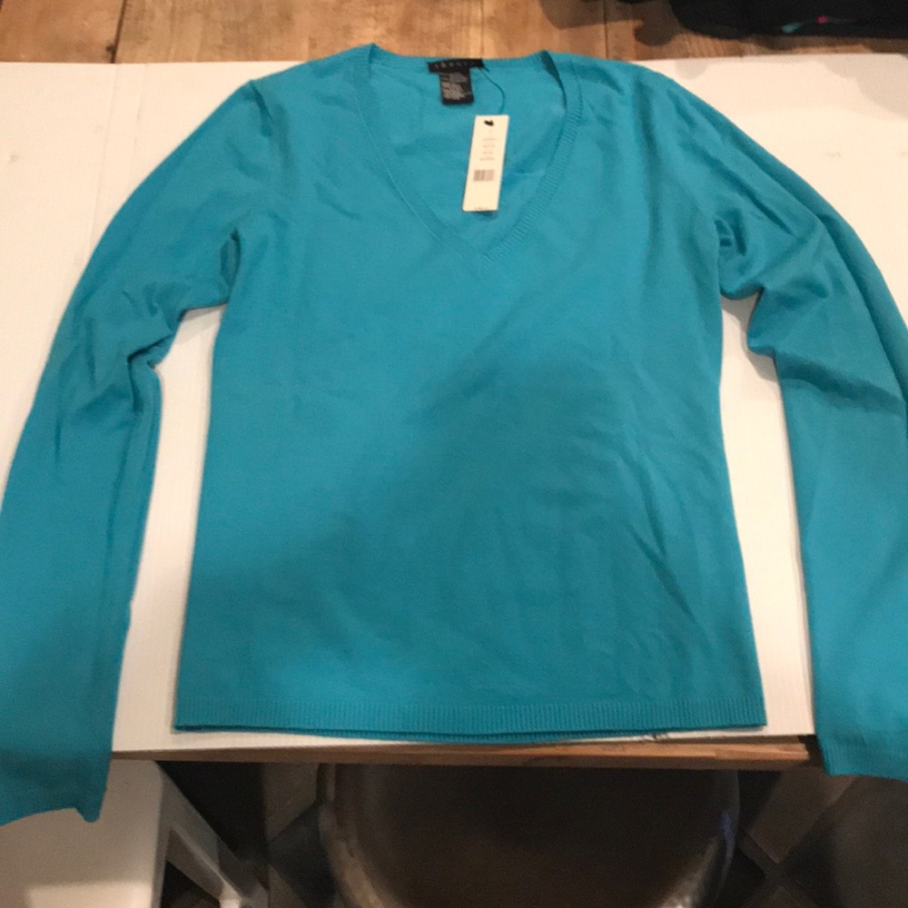 ❤️ Discounted* Theory longsleeve sweater